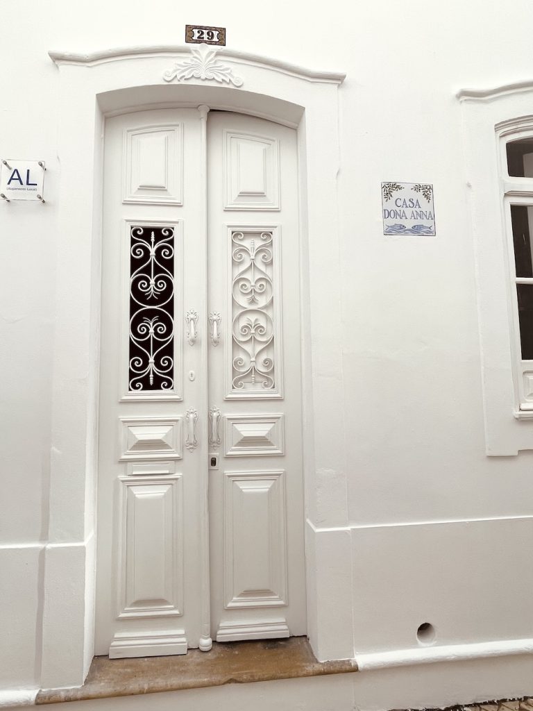 living-formosa-casa-dona-anna-entrance-door-outside01