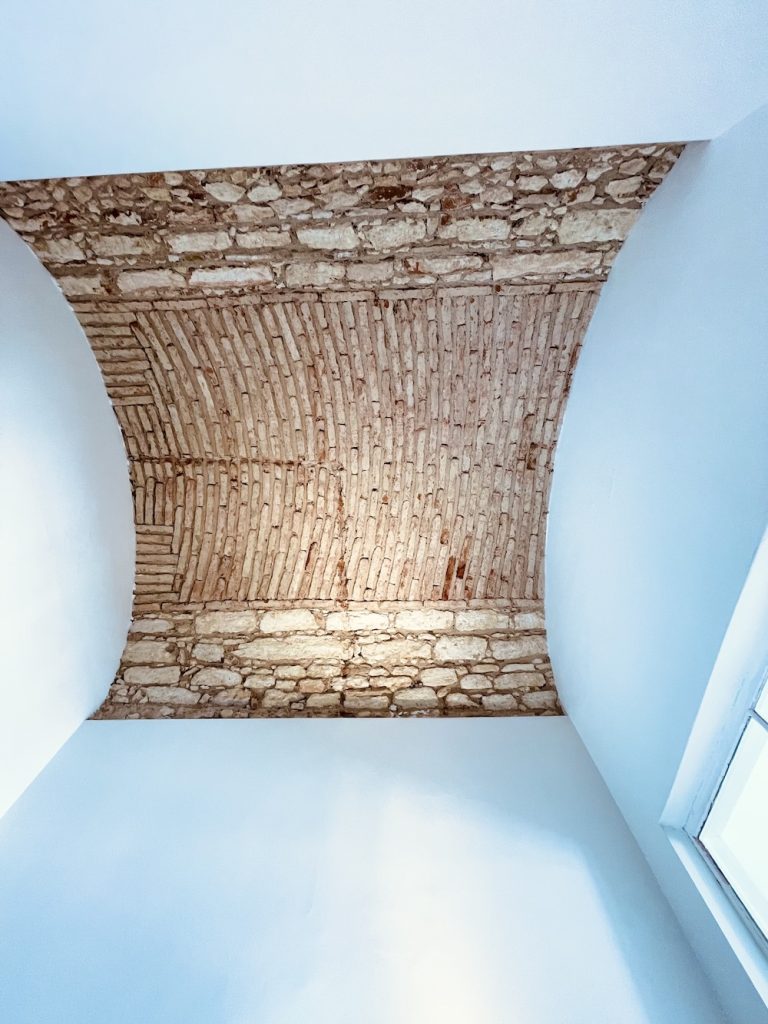 living-formosa-casa-dona-anna-hallway-ceiling02