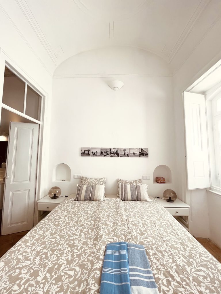 living-formosa-casa-dona-anna-master-bedroom02