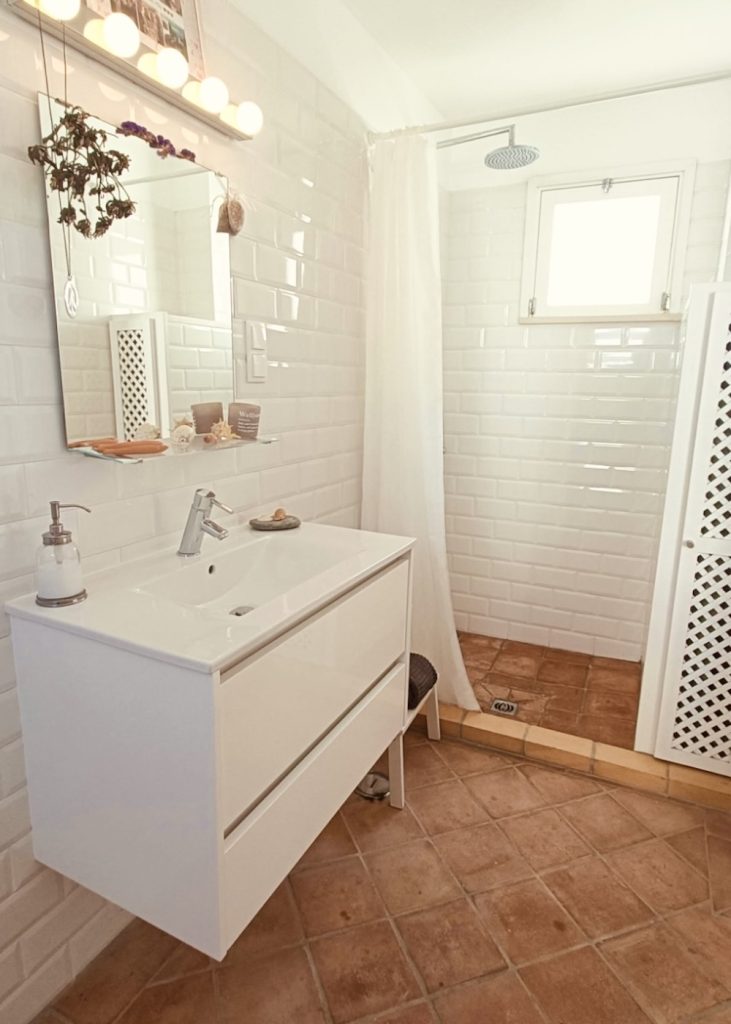 living-formosa-casa-dona-anna-second-bathroom01