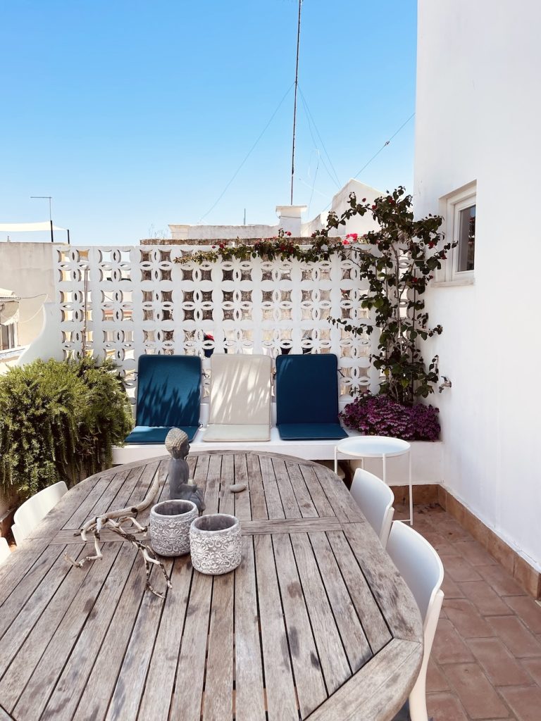 living-formosa-casa-dona-anna-terrace-table01
