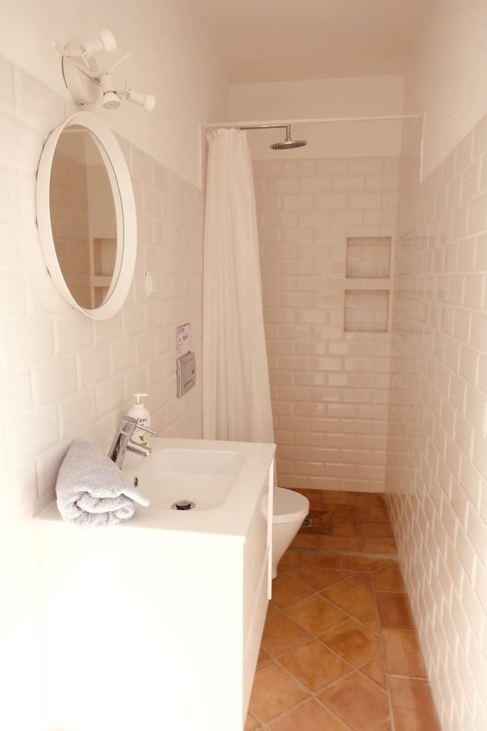 living-formosa-casa-dona-anna-third-bathroom01