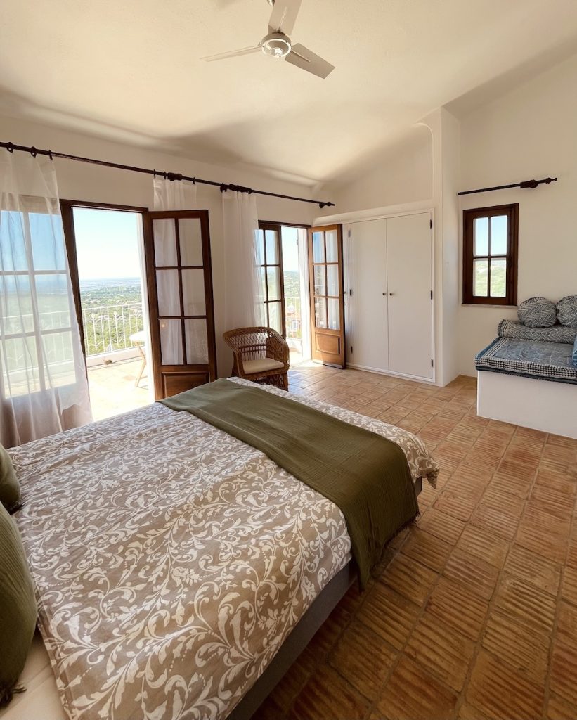 living-formosa-casa-monte-da-vinha-bedroom-upstairs02