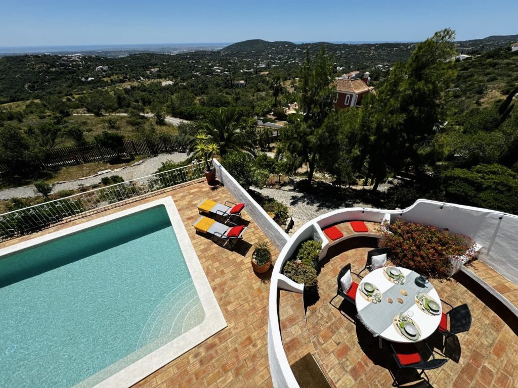 living-formosa-casa-monte-da-vinha-pool-barbecue01
