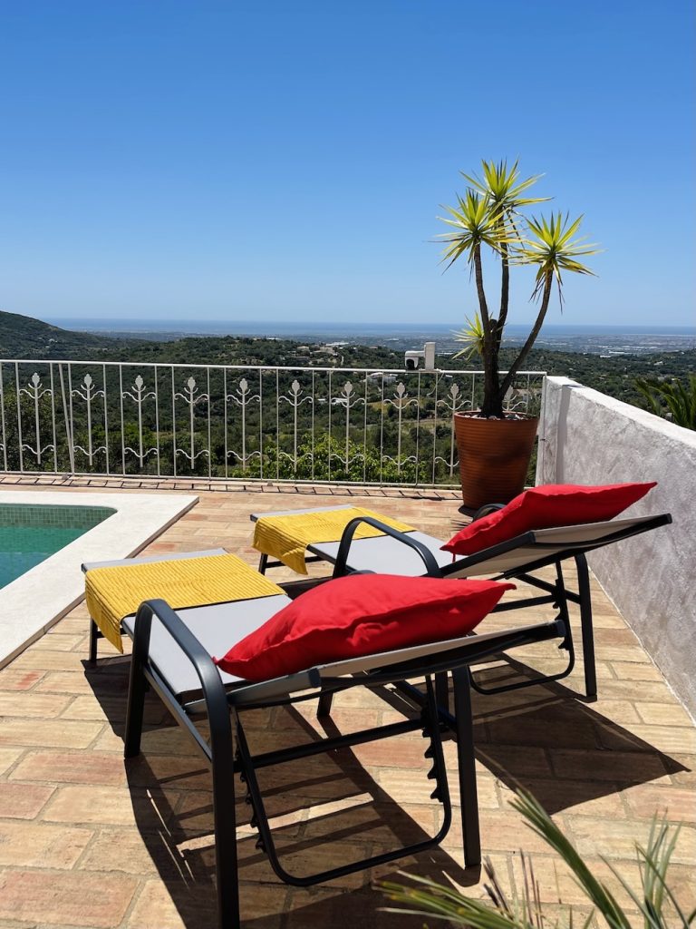 living-formosa-casa-monte-da-vinha-pool-view01