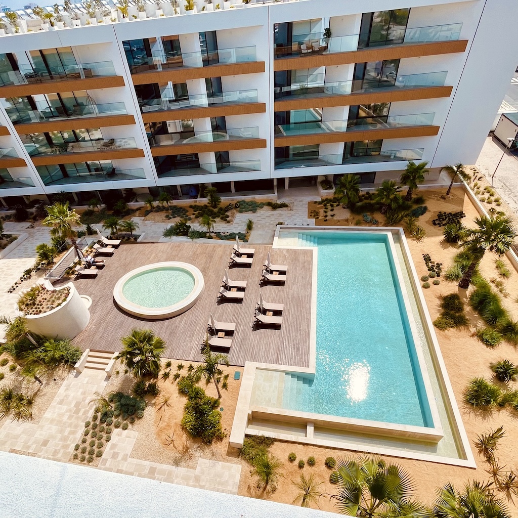living-formosa-waterfront-living-de-luxe-allover01