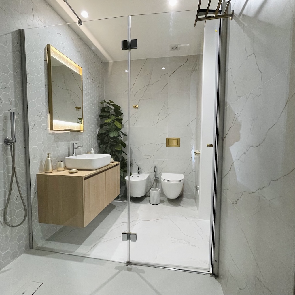 living-formosa-waterfront-living-de-luxe-bathroom1-02