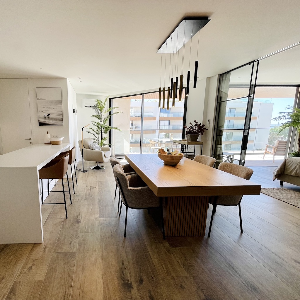 living-formosa-waterfront-living-de-luxe-diningroom01