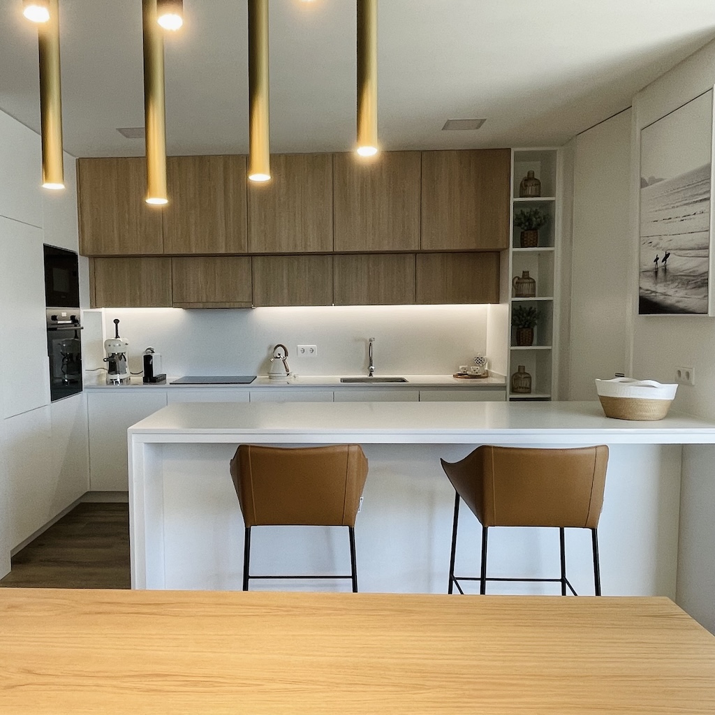 living-formosa-waterfront-living-de-luxe-kitchen02