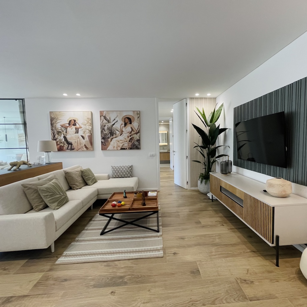 living-formosa-waterfront-living-de-luxe-livingroom01