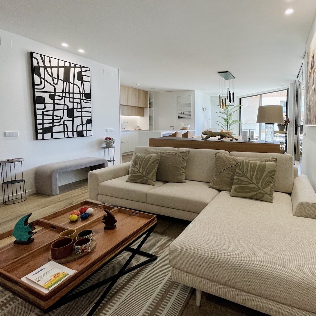 living-formosa-waterfront-living-de-luxe-livingroom02