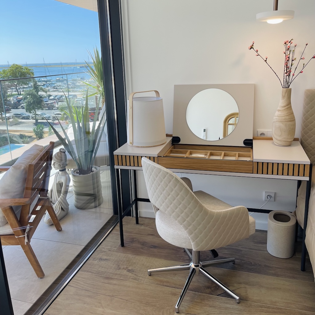 living-formosa-waterfront-living-de-luxe-working-space01